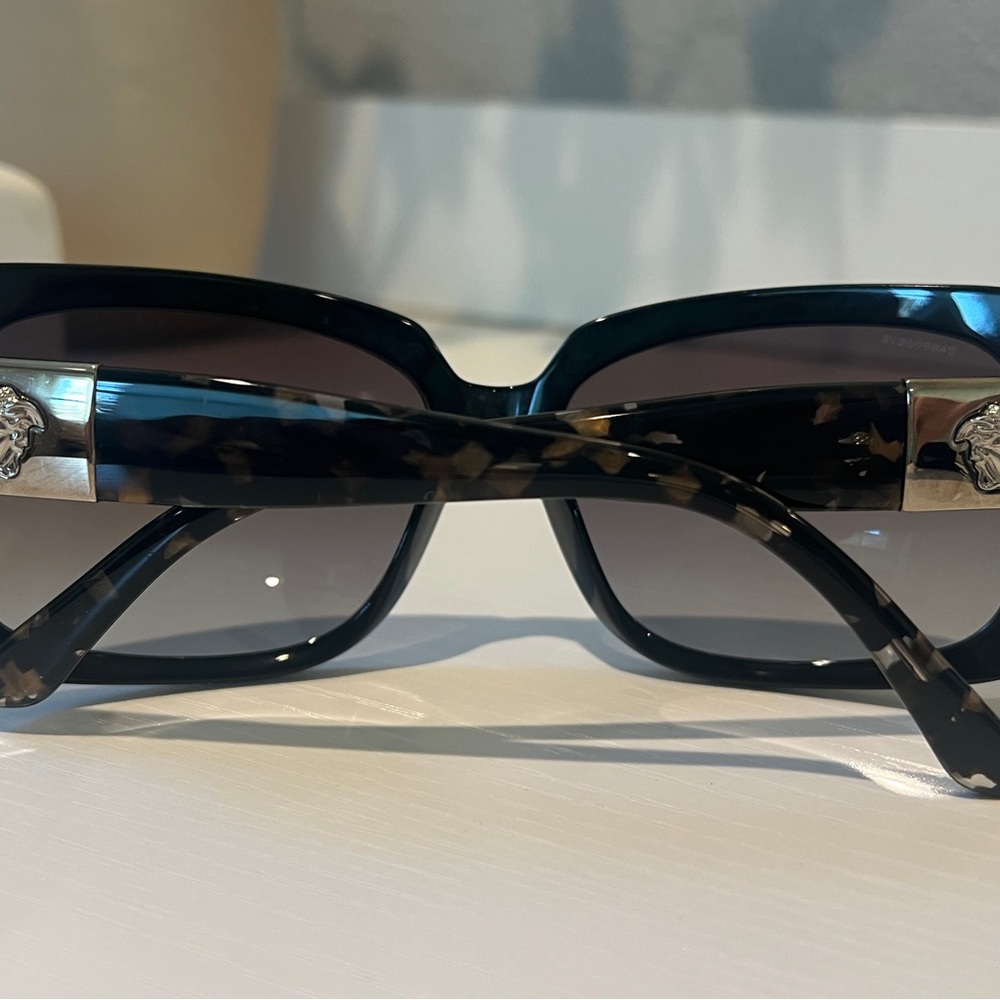Versace Sunglasses Model 4190 - Picture 4 of 11